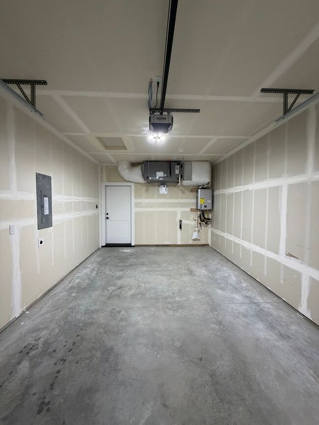 Building Photo - 2117 Carr Rd