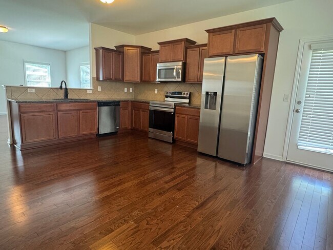 Building Photo - **Move-In Special of $500 off the first full months rent**