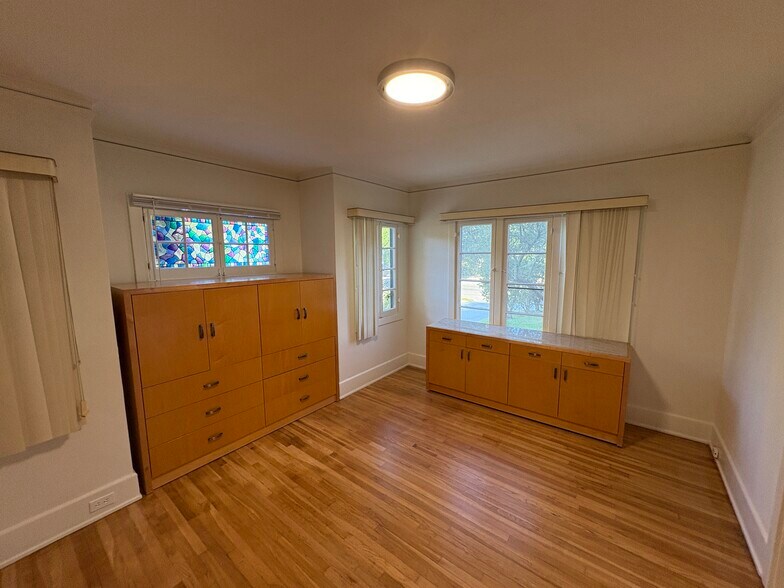 Building Photo - 894 S Los Robles Ave