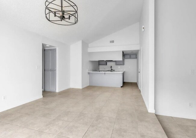 Building Photo - Beautiful 3/2 duplex in Citrus Heights!