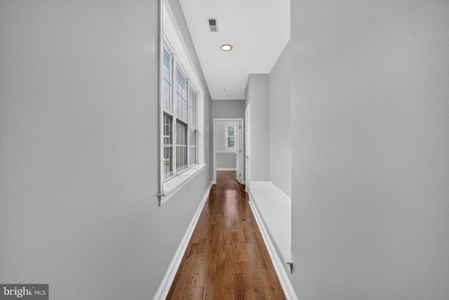 Building Photo - 16 Oak Leaf Ln