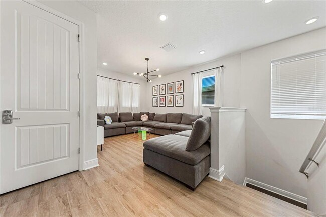 Building Photo - 284 Southfield St