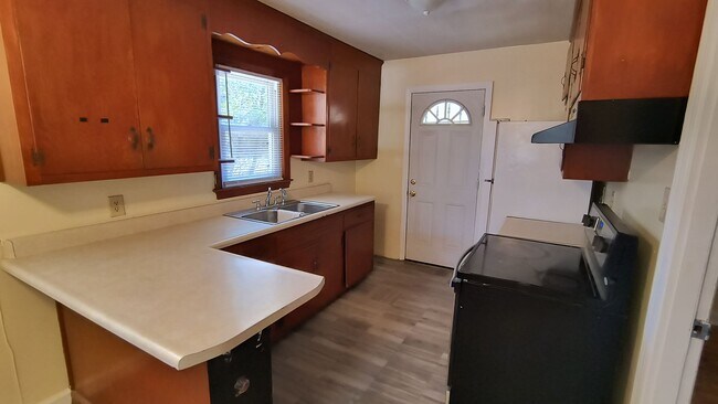 Building Photo - 5111 Palmetto Ln