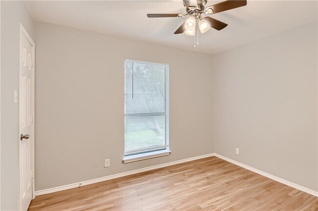 Building Photo - 2511 Cypress Ln