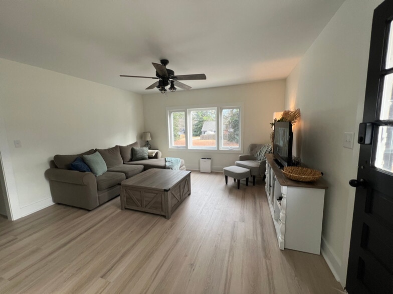 Building Photo - 506 S Spring Ave