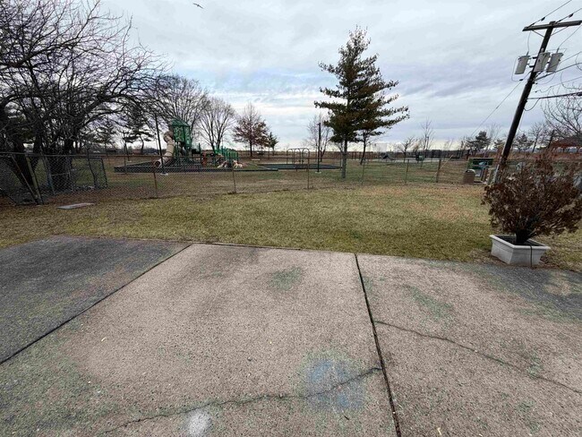 Building Photo - 14 Acorn Rd