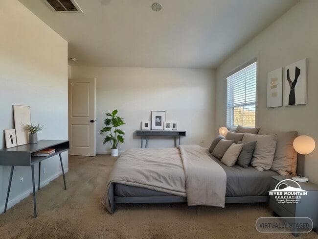 Building Photo - Newly Built End-Unit Townhome in Blacksburg - SHORT-TERM lease