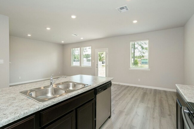 Building Photo - 48440 Fox Hollow Blvd