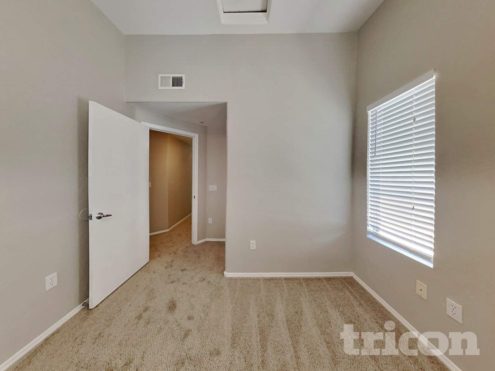 Building Photo - 16825 N 14th St