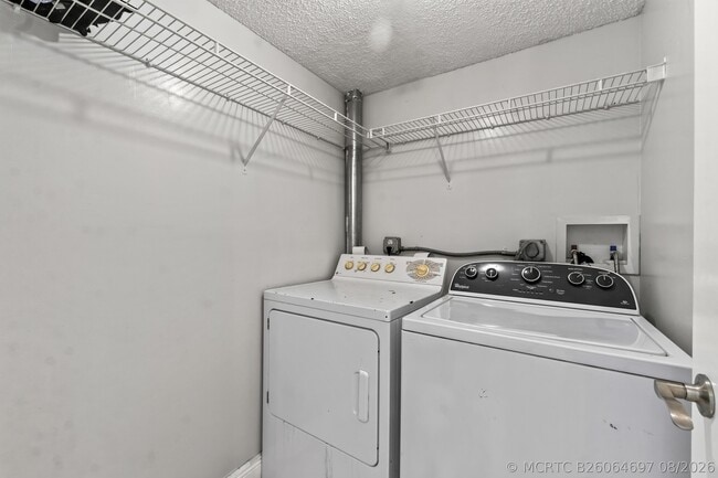 Building Photo - 1543 Lake Crystal Dr