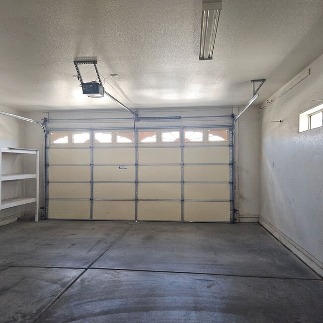 Building Photo - Updated 3 bedroom rental