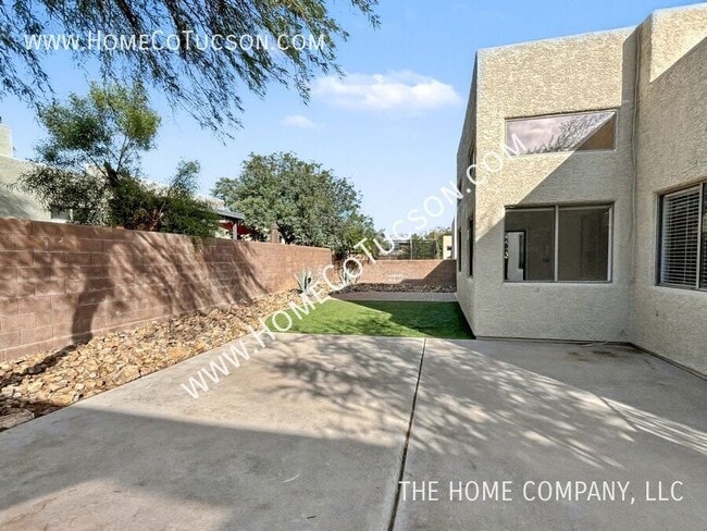 Building Photo - 2660 W Camino del Sitio