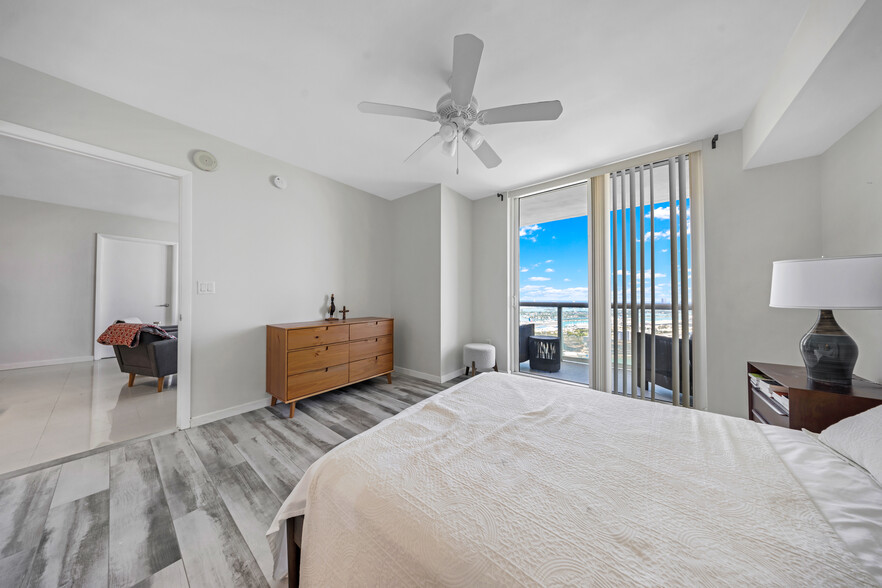 Building Photo - 50 Biscayne Blvd