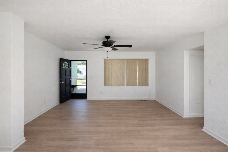 Building Photo - 640 Jasmine Rd