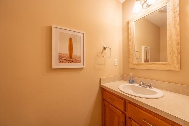 Building Photo - Modern 2 Bedroom Condo with Ensuite Baths ...
