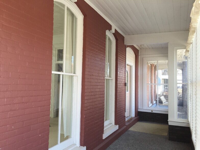 Enclosed Front Porch - 412 Iowa Ave