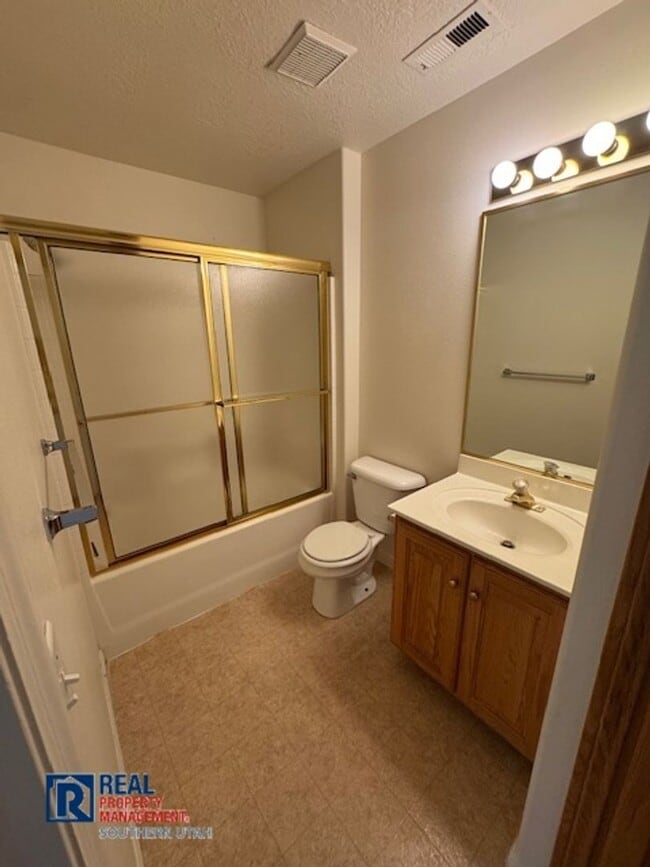 Building Photo - Parkside Townhomes