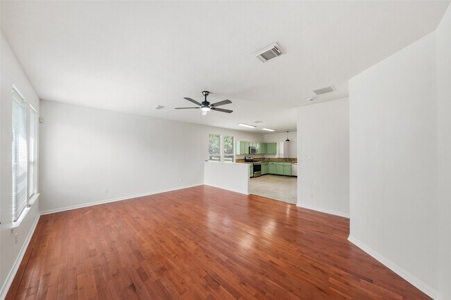 Building Photo - 923 Shirefield Ln