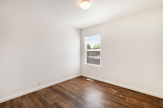 Building Photo - 8703 Silver Glen Dr