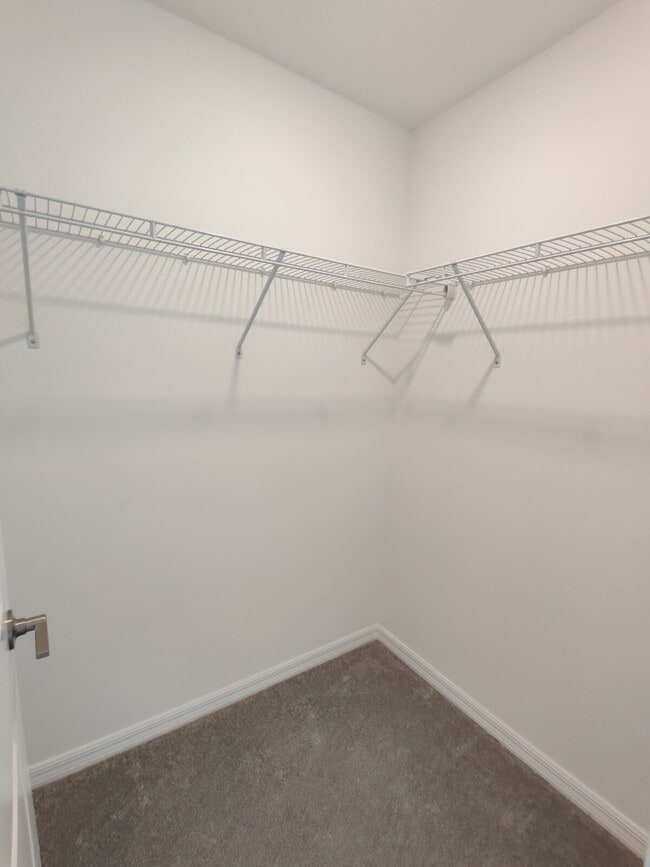 Building Photo - Spacious 5-Bedroom Home with First-Floor Owner's Suite in Land O' Lakes