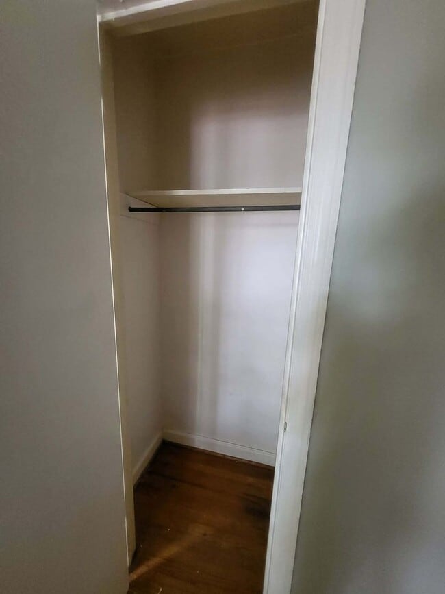 Building Photo - 3 Bedroom, 1 Bath house