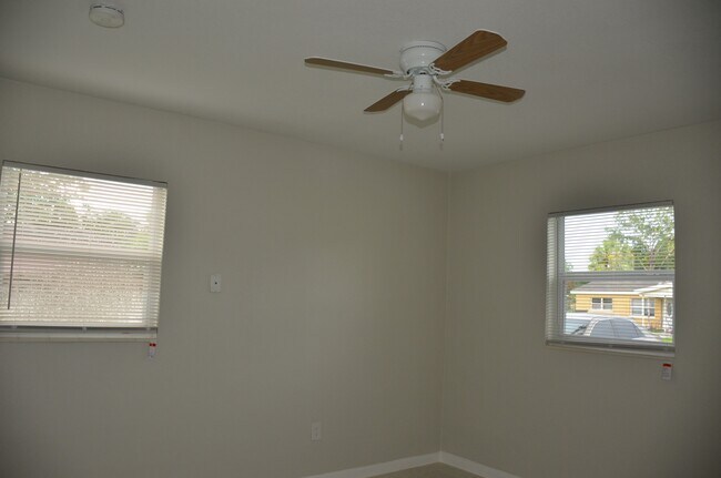Building Photo - 480 Garden Dr S
