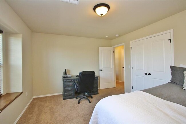 Building Photo - Gorgeous Home in Heritage Oaks with All Ap...