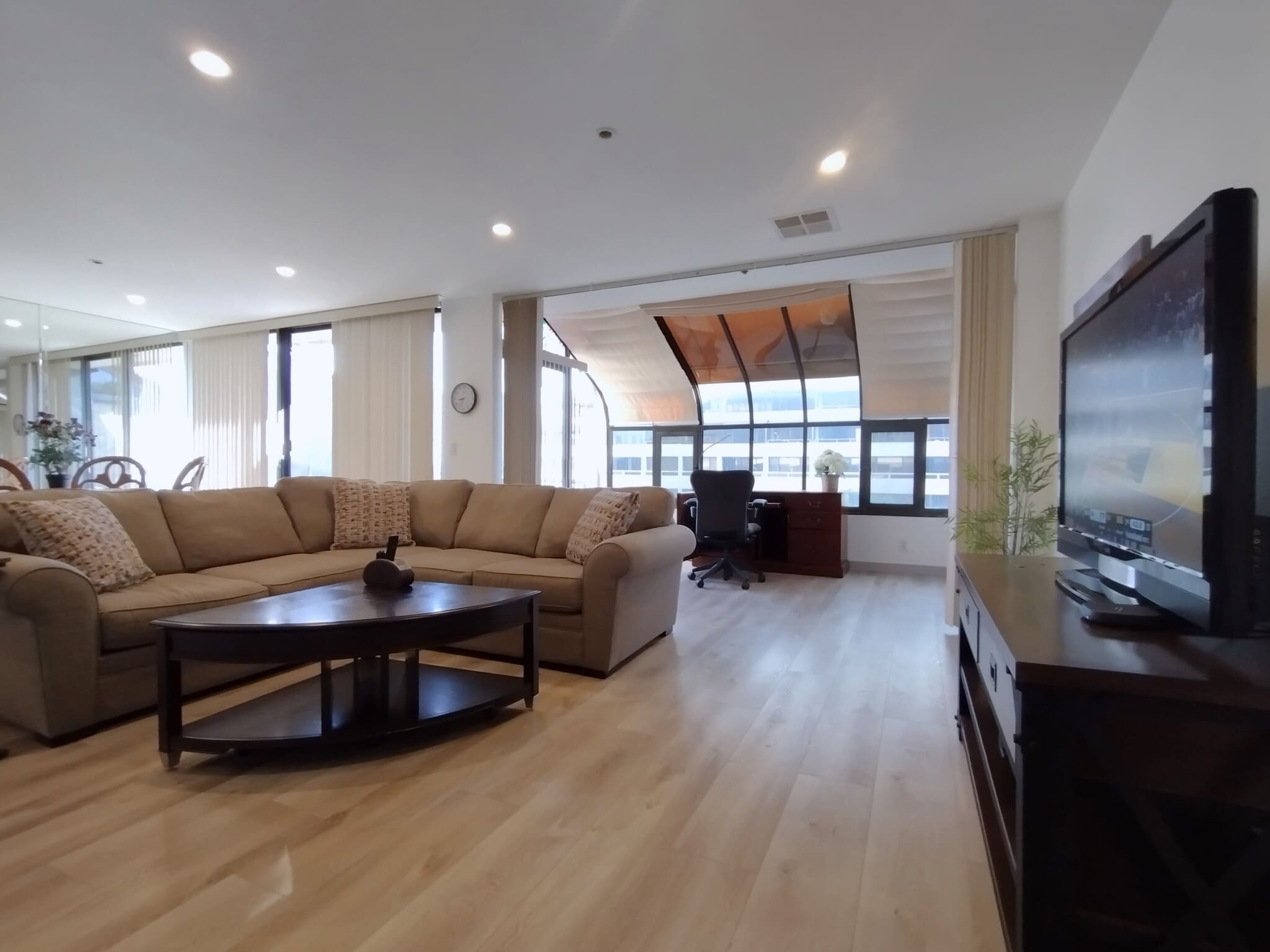 Living room - 121 S Hope St
