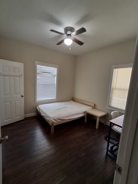 Building Photo - 1248 W 37th Dr