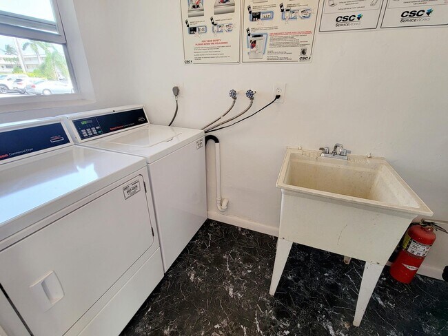 Building Photo - 111 Doolen Ct