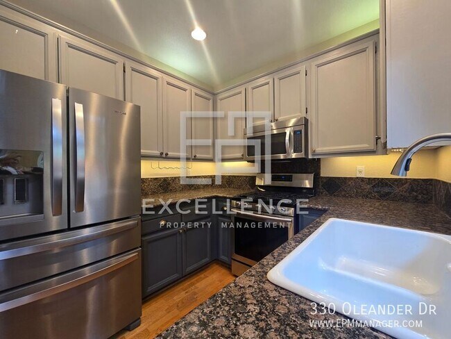 Building Photo - 330 Oleander Dr