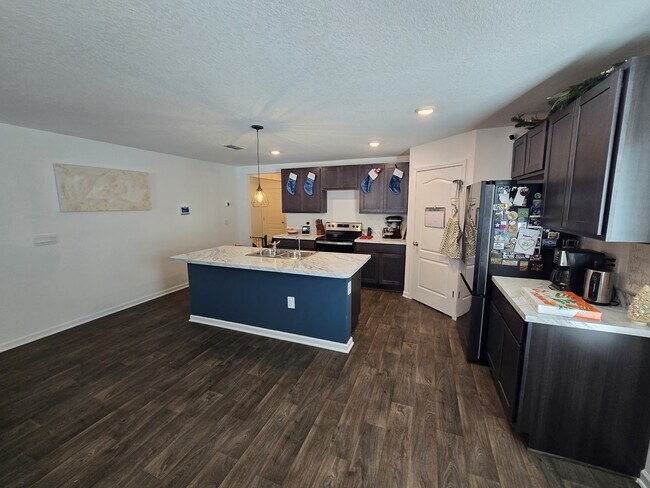 Building Photo - 108 Landing Blvd