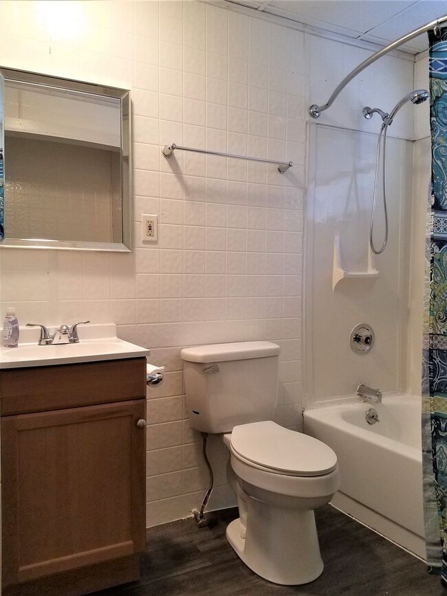 Building Photo - Beautiful 2 Bed Home in Fleetwood!