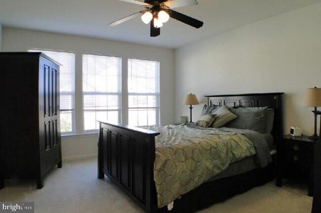 Building Photo - 1914 Cavalier Ln