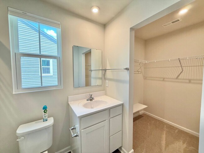 Building Photo - Stunning 3BD, 2.5BA End Unit Zebulon Townh...
