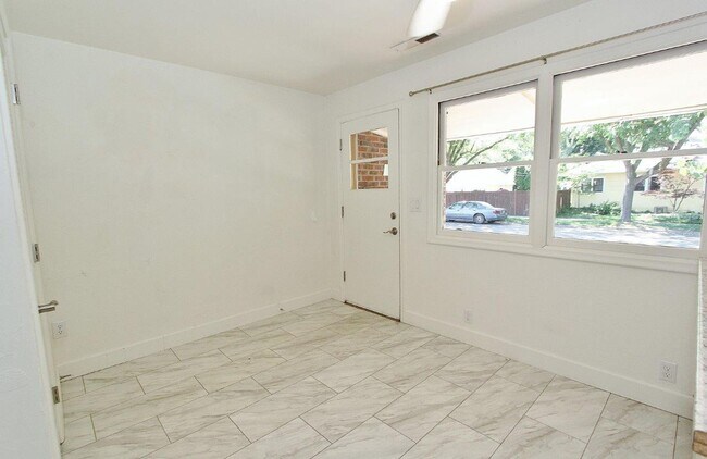 Building Photo - Single-Level Home Nestled in the North End