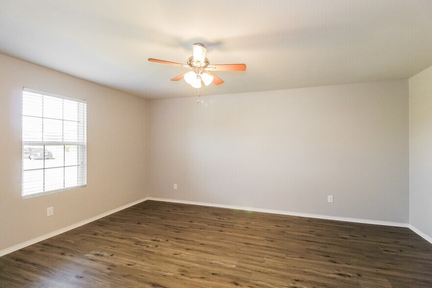 Building Photo - 128 Feverbush Dr