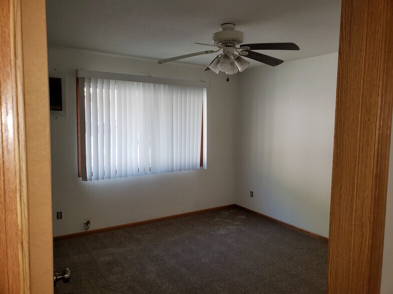 Building Photo - 3825 Cliffside Dr