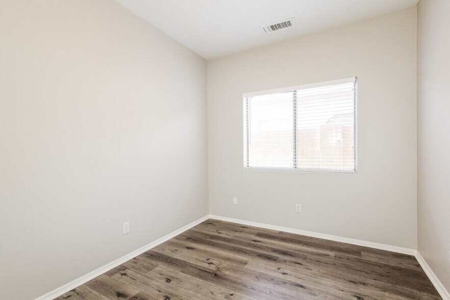 Building Photo - 8413 W Sonora St