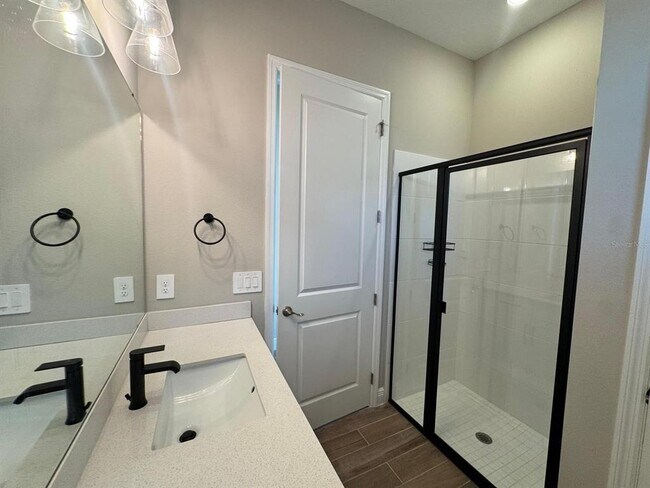 Building Photo - 16405 Silver Brk Wy