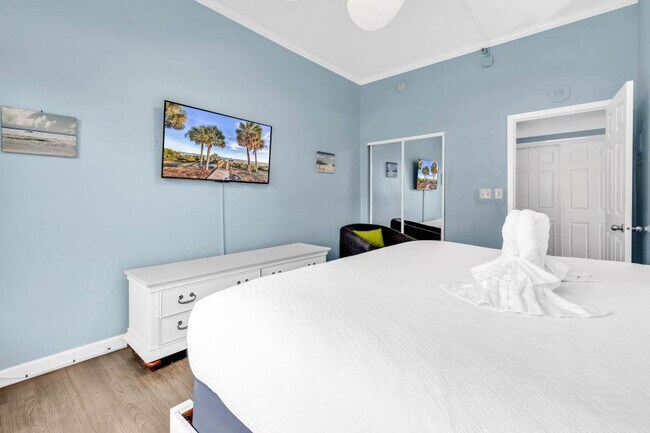 Building Photo - 2710 N Ocean Blvd