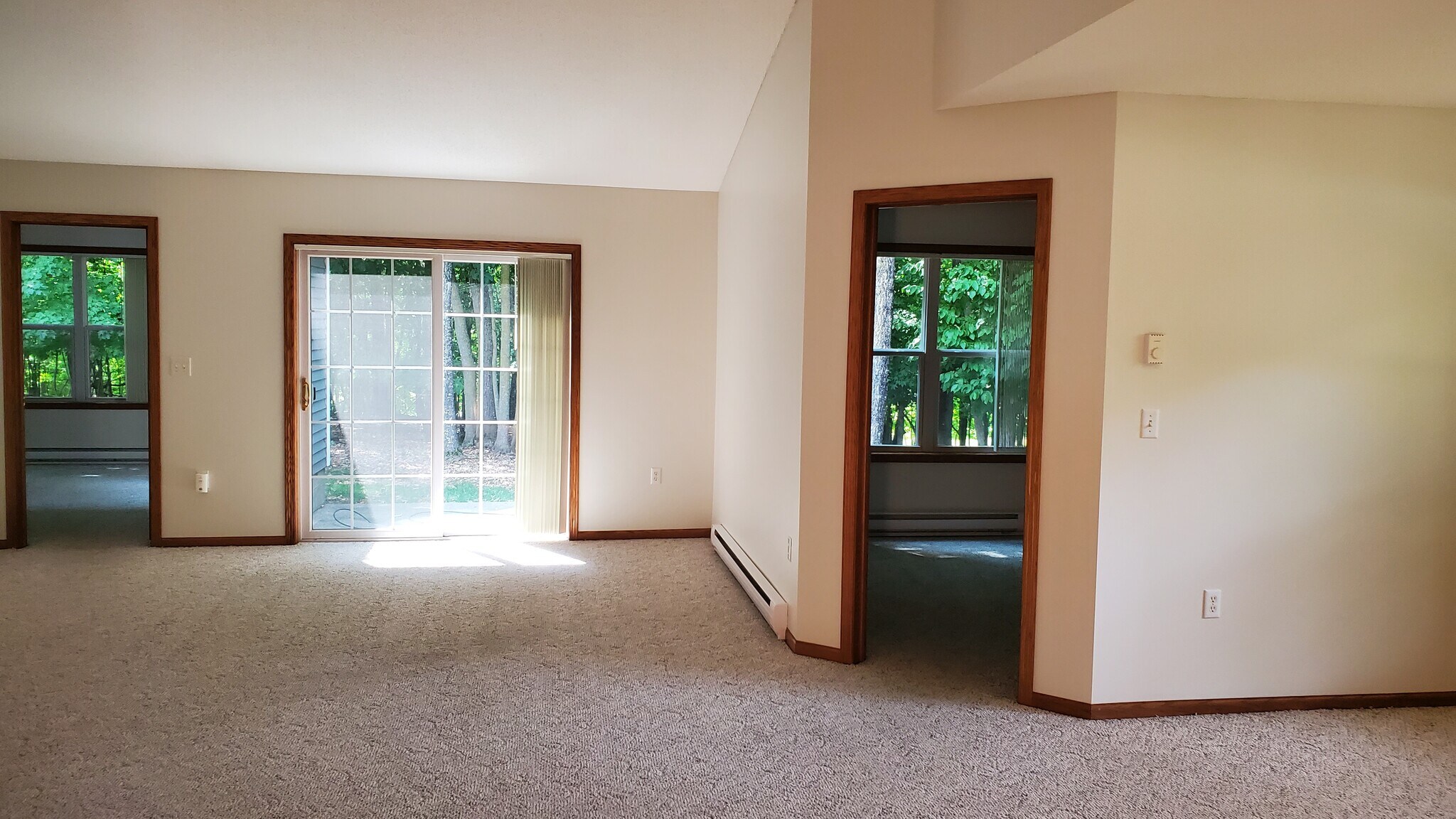 Building Photo - 335 Maple Ridge Ct