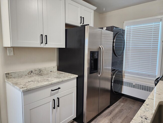 Building Photo - 210 E 4800 S