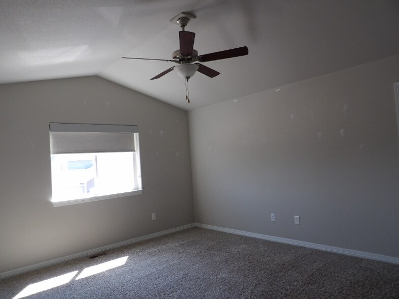 Building Photo - 10032 Castor Dr