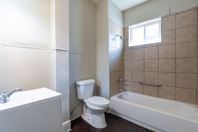 Building Photo - 2824 Gorman Ave