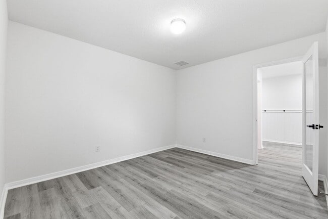 Building Photo - 10433 Russell Pines Dr