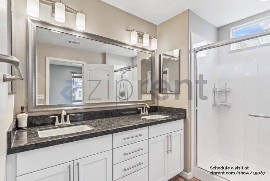 Building Photo - 3091 Lina St