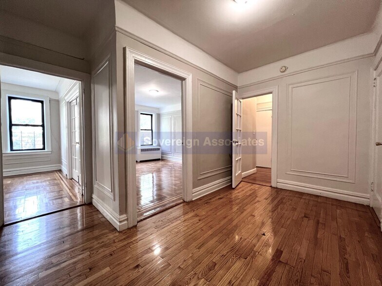 Building Photo - 850 W 176th St