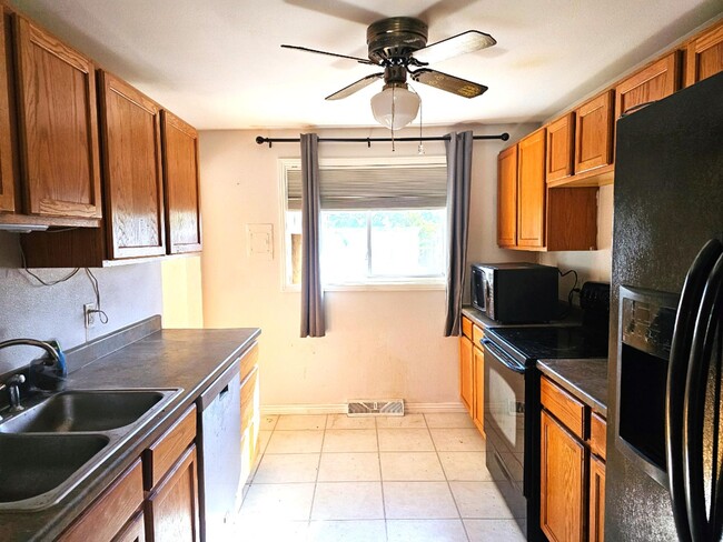 Building Photo - Ranch Style Home with 3 Bedrooms + 4th room/office, 2 Baths and RV parking!