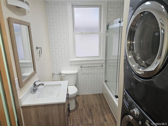 Building Photo - 94 Briggs Ave